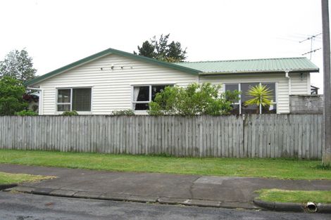 Photo of property in 30 Young Crescent, Drury, 2113