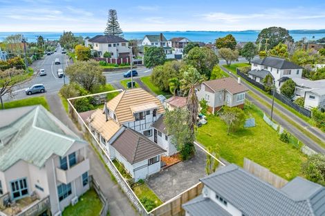 Photo of property in 226 East Coast Road, Forrest Hill, Auckland, 0620