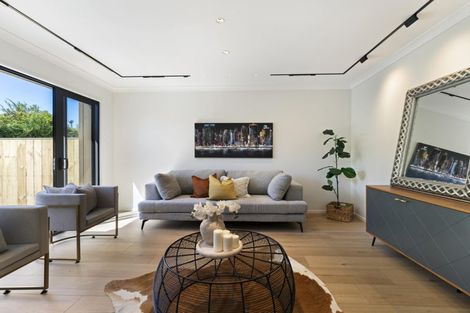 Photo of property in 13 Taipahitini Road, Rosehill, 2113