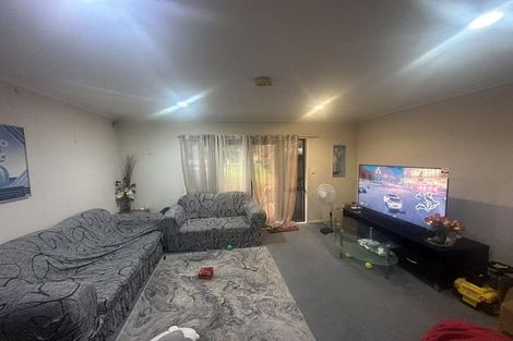 Photo of property in Tuscany Way, 16/3 Ambrico Place, New Lynn, Auckland, 0600