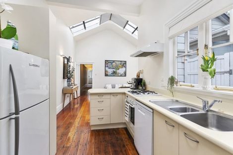 Photo of property in 130 Elizabeth Street, Mount Victoria, Wellington, 6011