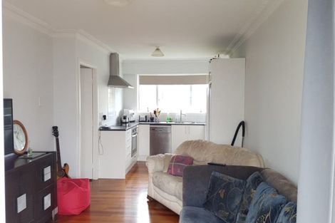 Photo of property in 10 Harding Avenue, Te Atatu South, Auckland, 0610