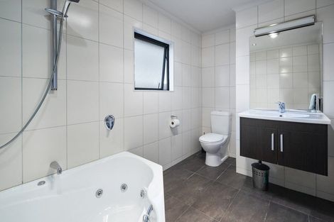 Photo of property in 20 Pineland Drive, Turitea, Palmerston North, 4472