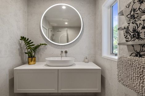 Photo of property in 473 Beach Road, Murrays Bay, Auckland, 0630