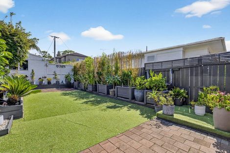 Photo of property in 1/7a Corunna Road, Milford, Auckland, 0620