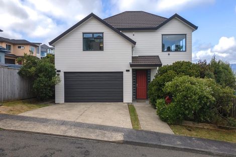 Photo of property in 7 Forbes Lane, Newlands, Wellington, 6037
