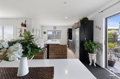 Photo of property in 25 Raiha Street, Papamoa Beach, Papamoa, 3118