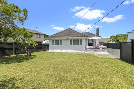 Photo of property in 1/232 East Coast Road, Forrest Hill, Auckland, 0620