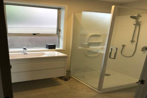 Photo of property in 1/10 Holt Avenue, Torbay, Auckland, 0630