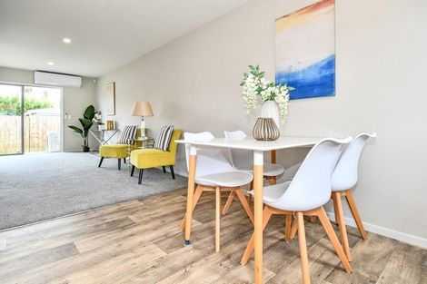 Photo of property in 2/70 Clevedon Road, Papakura, 2110