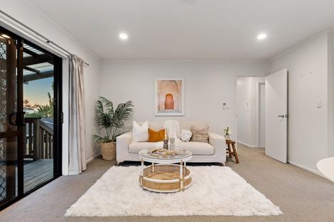 Photo of property in 2/7 Eskdale Road, Birkdale, Auckland, 0626