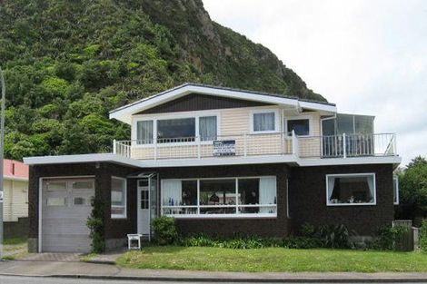 Photo of property in 75 Breaker Bay Road, Breaker Bay, Wellington, 6022
