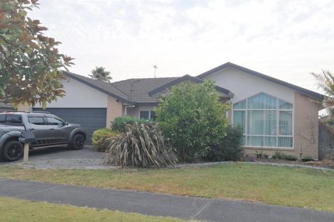 Photo of property in 12 Mellefont Close, East Tamaki Heights, Auckland, 2016