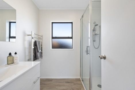 Photo of property in 18 Suzanne Grove, Kelvin Grove, Palmerston North, 4414