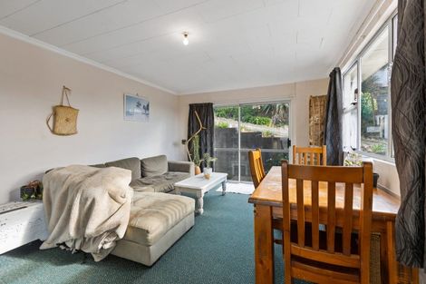 Photo of property in 7 Fairview Place, Westown, New Plymouth, 4310