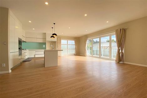 Photo of property in 11a Bank Street, Hillcrest, Auckland, 0627
