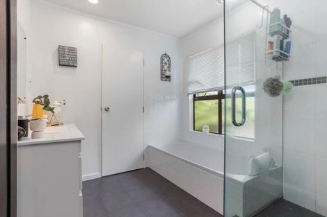 Photo of property in 43 Vintage Drive, Henderson, Auckland, 0612