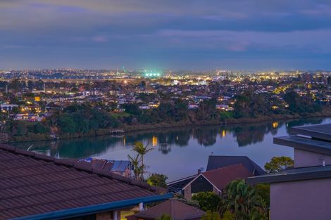 Photo of property in 5 Graceview Way, West Harbour, Auckland, 0618