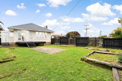 Photo of property in 4 Kirrie Avenue, Te Atatu South, Auckland, 0610