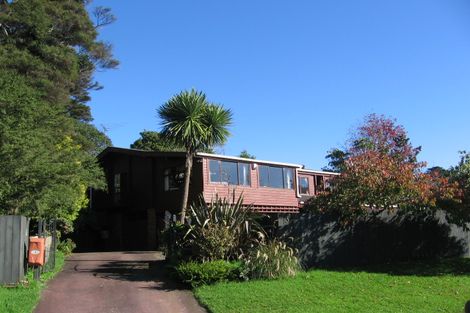 Photo of property in 3 Longfellow Parade, Glen Eden, Auckland, 0604