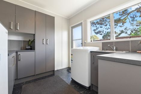 Photo of property in 4 Sandleigh Road, Hamilton Lake, Hamilton, 3204