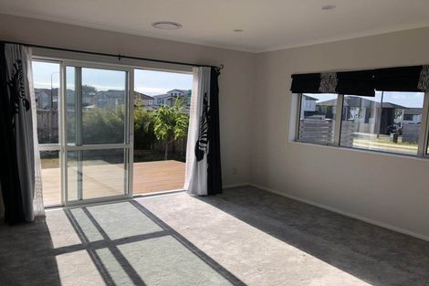 Photo of property in 3 Ascension Crescent, Orewa, 0931