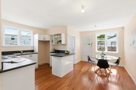 Photo of property in 12 Bracken Road, Newlands, Wellington, 6037