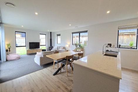 Photo of property in 33 Drysdale Road, Jacks Point, 9371