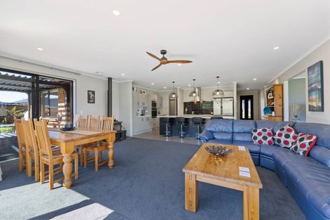 Photo of property in 8 Komahimahi Way, Motuoapa, 3382
