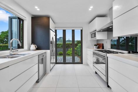 Photo of property in 1 Endymion Place, Half Moon Bay, Auckland, 2012
