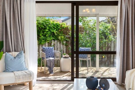 Photo of property in 11a Pokapu Place, Bethlehem, Tauranga, 3110