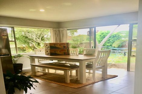 Photo of property in 38 Highland Park Drive, Highland Park, Auckland, 2010