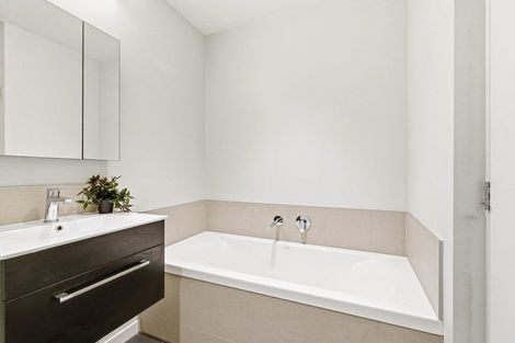 Photo of property in 20/6 Oswald Crescent, Paparangi, Wellington, 6037