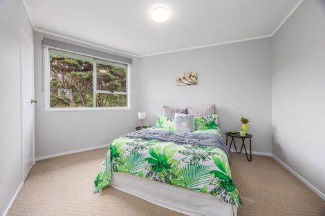 Photo of property in 37 Onedin Place, Titirangi, Auckland, 0604