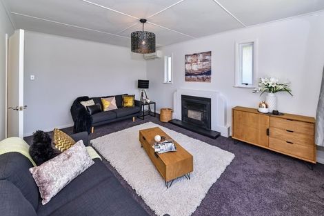 Photo of property in 37 Churchill Avenue, Manurewa, Auckland, 2102