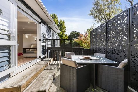 Photo of property in 1/13 Harrybrook Road, Green Bay, Auckland, 0604