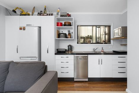 Photo of property in 1 Holcombrooke Lane, Welcome Bay, Tauranga, 3175