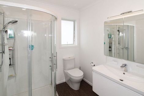 Photo of property in 2 Routhan Way, Carterton, 5713