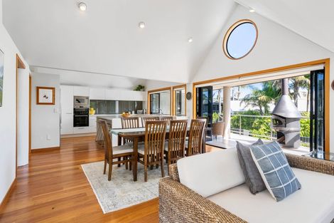 Photo of property in 6 Vista Paku, Pauanui, Hikuai, 3579