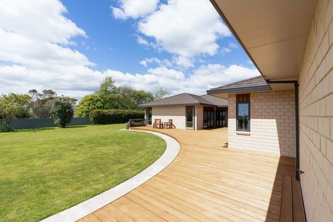 Photo of property in 347a Tararua Road, Levin, 5571