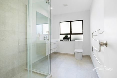 Photo of property in 2/5 Argyle Terrace, Milford, Auckland, 0620