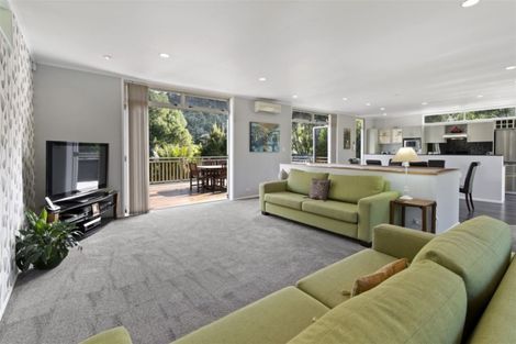 Photo of property in 15 York Road, Titirangi, Auckland, 0604