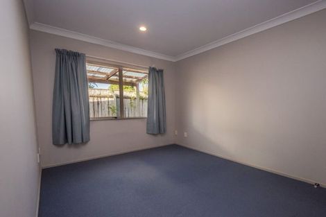 Photo of property in 42 Mandeville Place, Unsworth Heights, Auckland, 0632