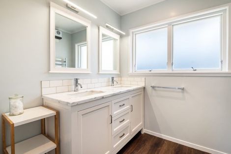 Photo of property in 80 Glencoe Road, Browns Bay, Auckland, 0630