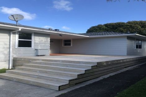 Photo of property in 83 Riversdale Drive, Merrilands, New Plymouth, 4312