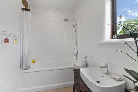 Photo of property in 96 Bridge Street, Eltham, 4322