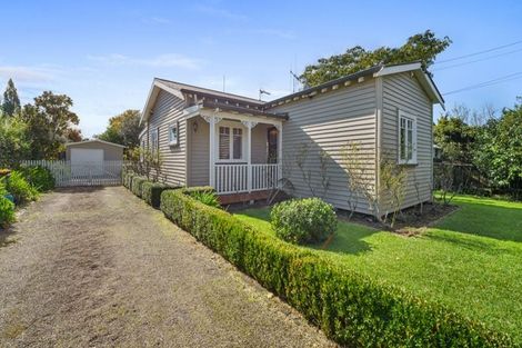 Photo of property in 27 Oxford Street, Fairfield, Hamilton, 3214