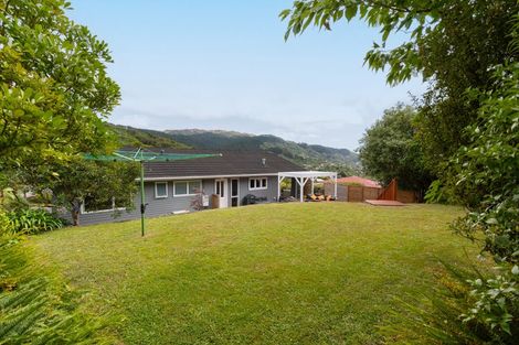 Photo of property in 18 Greyfriars Crescent, Tawa, Wellington, 5028