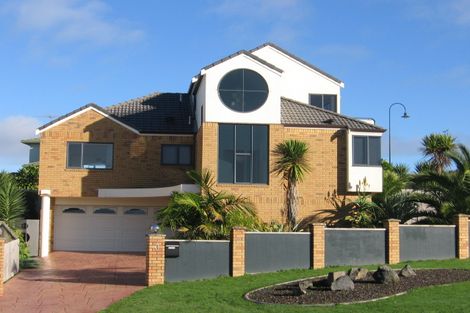 Photo of property in 2/6 Chieftain Rise, Goodwood Heights, Auckland, 2105