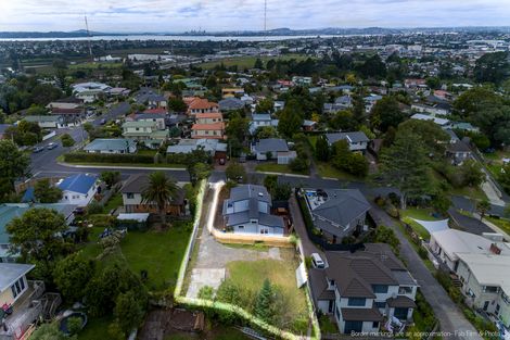 Photo of property in 3a Crompton Road, Massey, Auckland, 0614